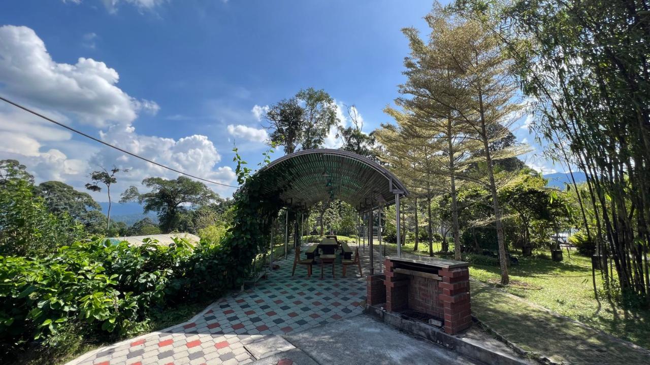 Red House The Garden Stay In Bukit Tinggi By Play Бентонг Экстерьер фото