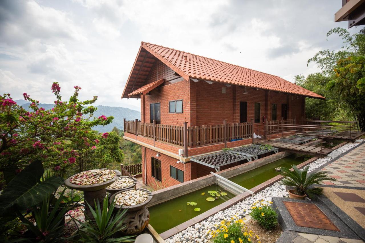 Red House The Garden Stay In Bukit Tinggi By Play Бентонг Экстерьер фото