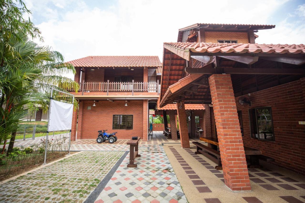 Red House The Garden Stay In Bukit Tinggi By Play Бентонг Экстерьер фото