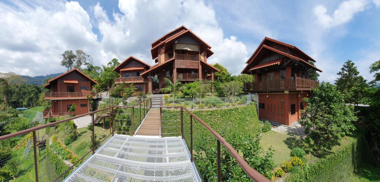 Red House The Garden Stay In Bukit Tinggi By Play Бентонг Экстерьер фото
